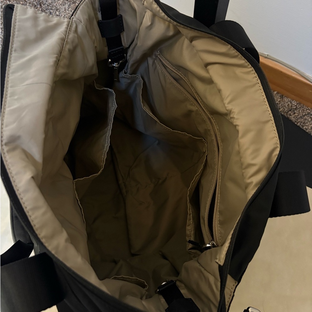Tumi Convertible Messenger Tote - a “does it all” bag in great condition. - Picture 4 of 12